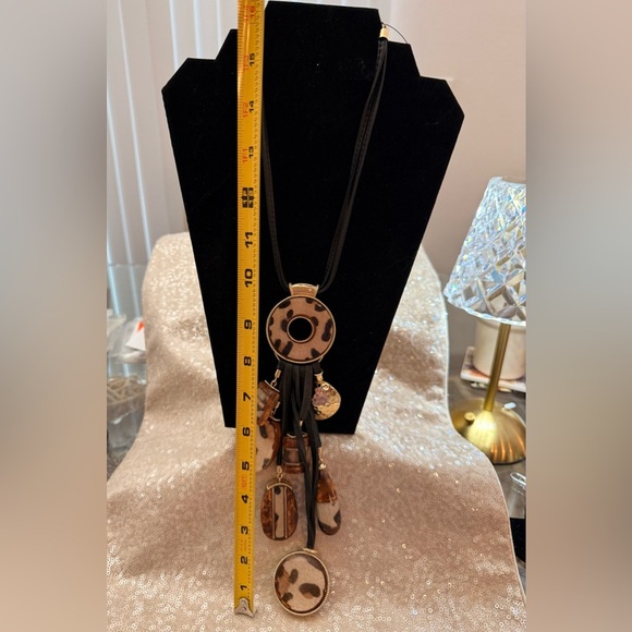 NWT Chico’s Animal STATEMENT Necklace and earrings - Picture 8 of 9